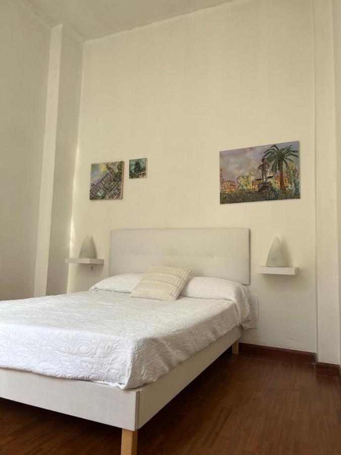 Apartamentos Malaga Centro Luaran gambar