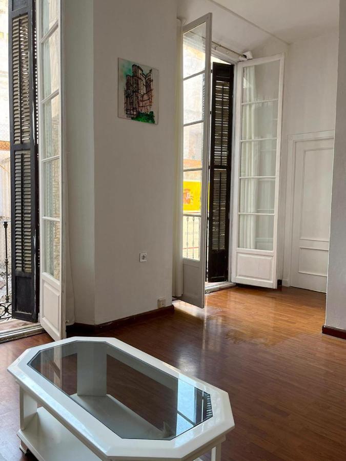 Apartamentos Malaga Centro Luaran gambar